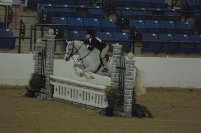 027-StrikeAPose-LuluFarish-LegacyCupCup-PnyHtrGoRnd-5-12-07-DeRosaPhoto.jpg