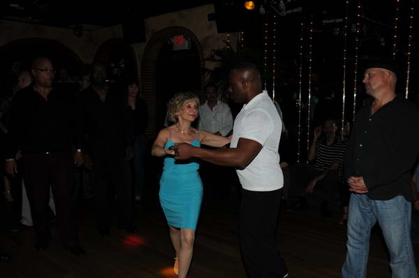 Dancing-11-17-10-RobinBD-37-DDeRosaPhoto.jpg