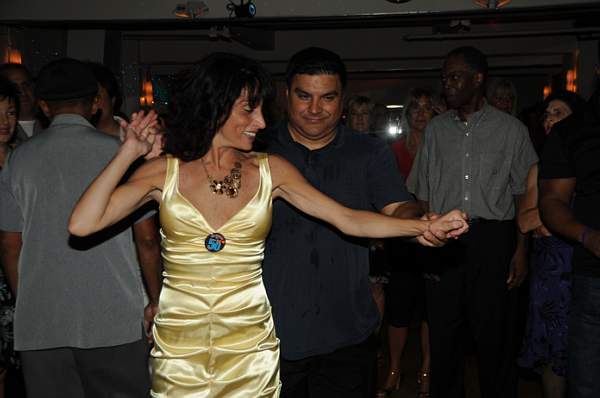 Dancing-8-29-09-LinaBirthday-85-DDeRosaPhoto.jpg