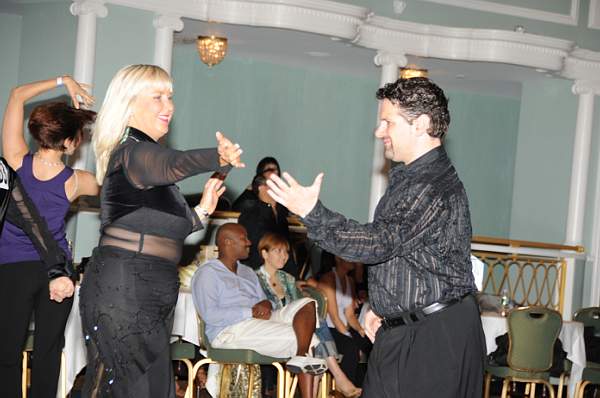 Dancing-9-5-09-NYHustleCongress-87-DDeRosaPhoto.jpg