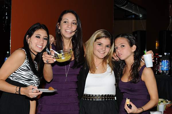 BUCD-9-25-09-BariSweet16-56-DDeRosaPhoto.jpg