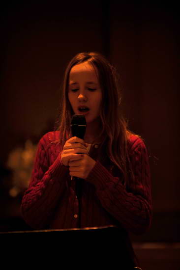 David-12-16-11-SingingGroup-8898-DDeRosaPhoto