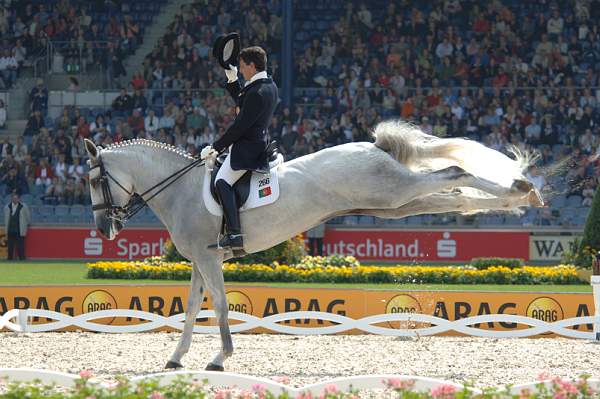 2-735-810-Miguel-WEG-8-23-06-&copy;DeRosaPhoto.jpg