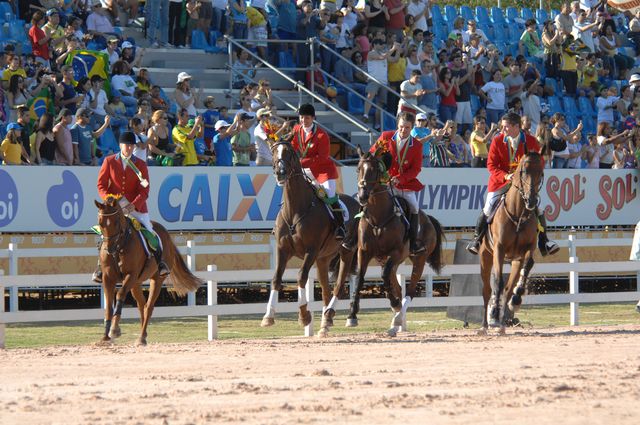 583-Sidelines-PanAmRio-7-22-583-DeRosaPhoto