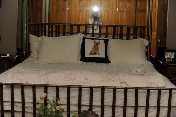 Bedrooms-P&amp;A-7-3-11-0976-DDeRosaPhoto.JPG