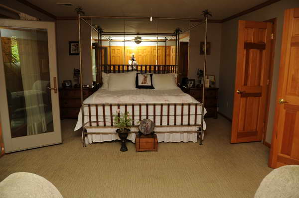 Bedrooms-P&amp;A-7-3-11-1022-DDeRosaPhoto.JPG