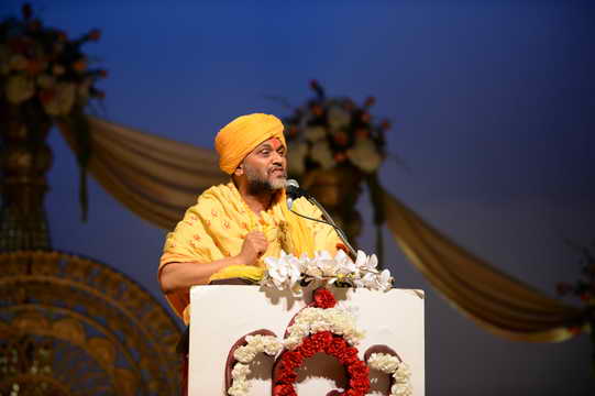 Gurudev-10-4-15-7841-DDeRosaPhoto
