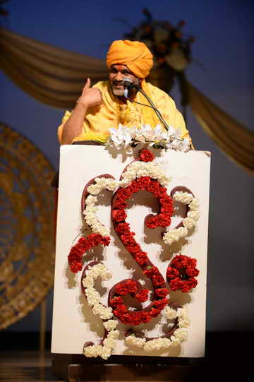 Gurudev-10-4-15-7847-DDeRosaPhoto