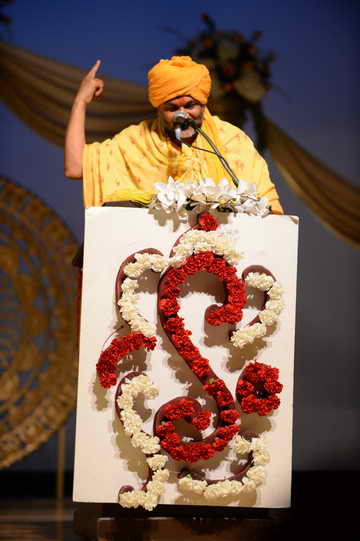 Gurudev-10-4-15-7848-DDeRosaPhoto