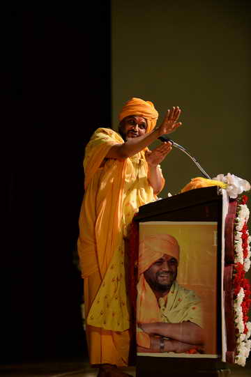 Gurudev-10-4-15-7870-DDeRosaPhoto