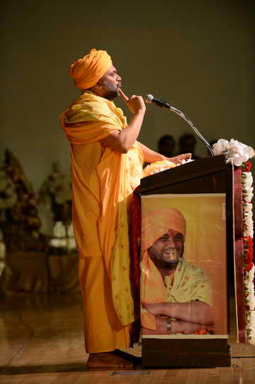 Gurudev-10-4-15-7921-DDeRosaPhoto