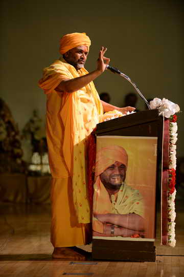 Gurudev-10-4-15-7923-DDeRosaPhoto