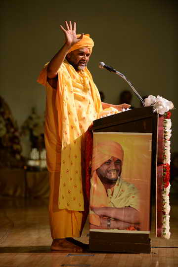Gurudev-10-4-15-7924-DDeRosaPhoto