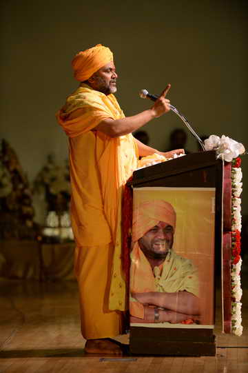 Gurudev-10-4-15-7929-DDeRosaPhoto