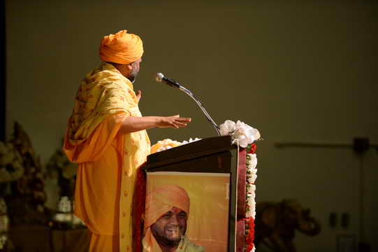 Gurudev-10-4-15-7939-DDeRosaPhoto