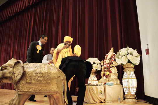 Gurudev-10-4-15-7538-DDeRosaPhoto copy