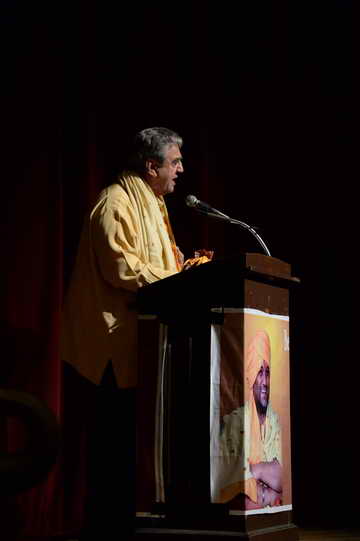 Gurudev-10-4-15-7691-DDeRosaPhoto