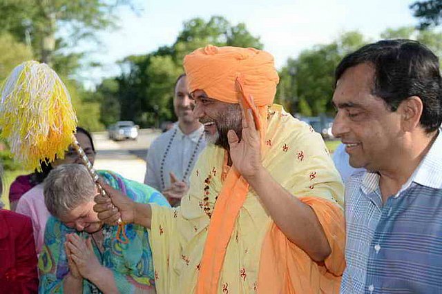 Gurudev-6-24-17-5674-DDeRosaPhoto