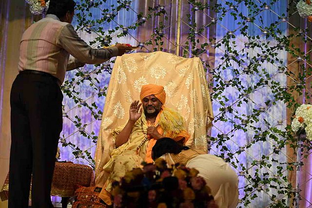 Gurudev-6-24-17-8822-DDeRosaPhoto