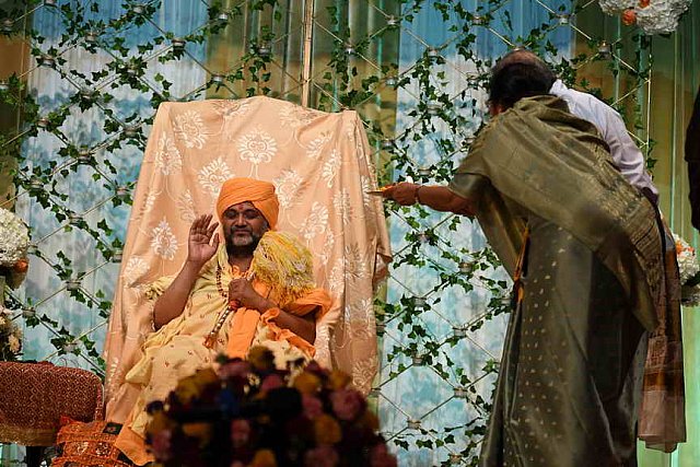 Gurudev-6-24-17-8837-DDeRosaPhoto