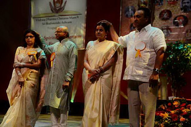 Gurudev2-7-12-14-2900-DDeRosaPhoto