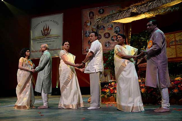 Gurudev2-7-12-14-2908-DDeRosaPhoto