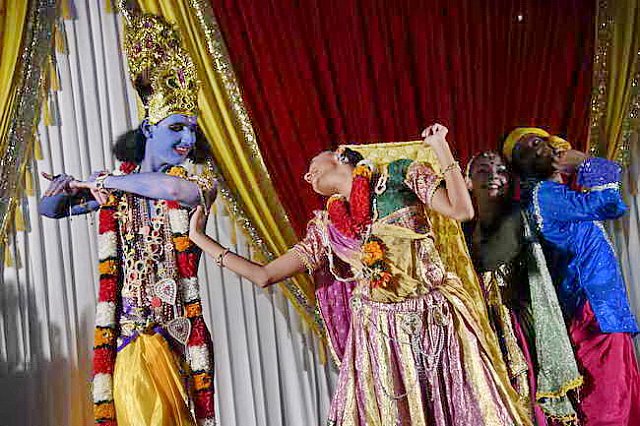 Gurudev1-7-11-14-6307-DDeRosaPhoto