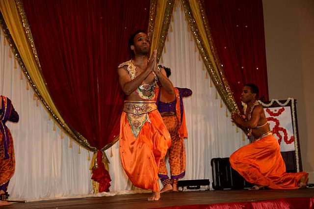 Gurudev2-7-11-14-2200-DDeRosaPhoto
