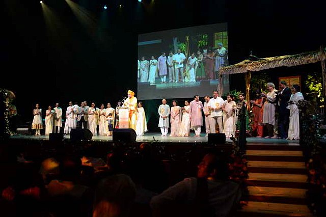 Gurudev2-7-12-14-2871-DDeRosaPhoto