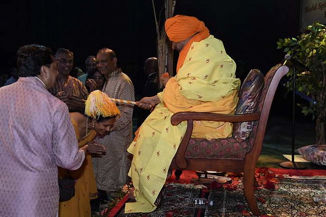 Gurudev1-7-12-14-8663-DDeRosaPhoto