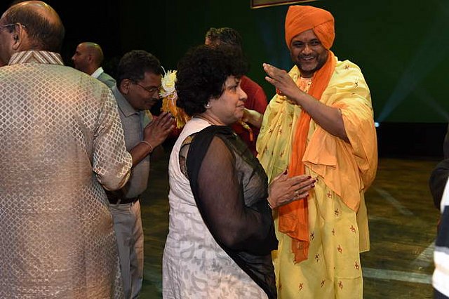 Gurudev1-7-12-14-8785-DDeRosaPhoto