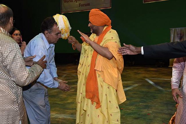Gurudev1-7-12-14-8792-DDeRosaPhoto