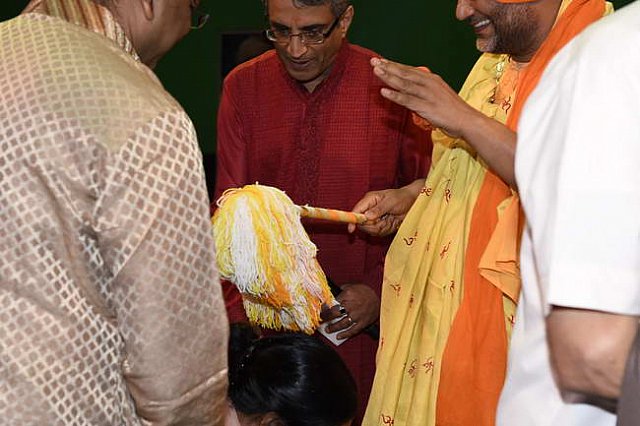 Gurudev1-7-12-14-8811-DDeRosaPhoto