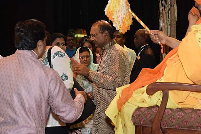 Gurudev1-7-12-14-8830-DDeRosaPhoto