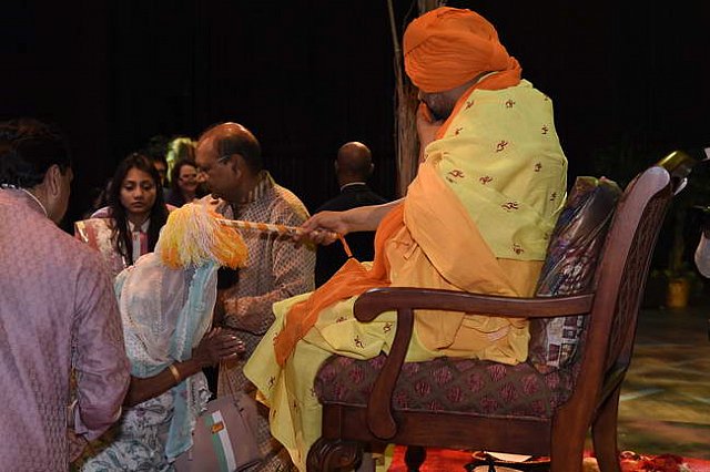Gurudev1-7-12-14-8832-DDeRosaPhoto