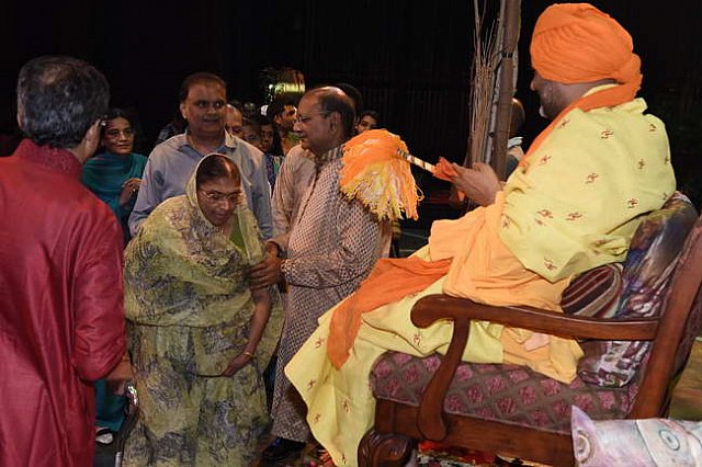Gurudev1-7-12-14-8873-DDeRosaPhoto