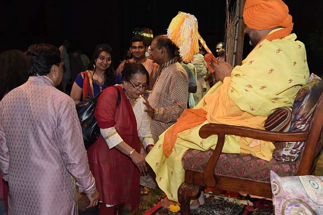 Gurudev1-7-12-14-8880-DDeRosaPhoto