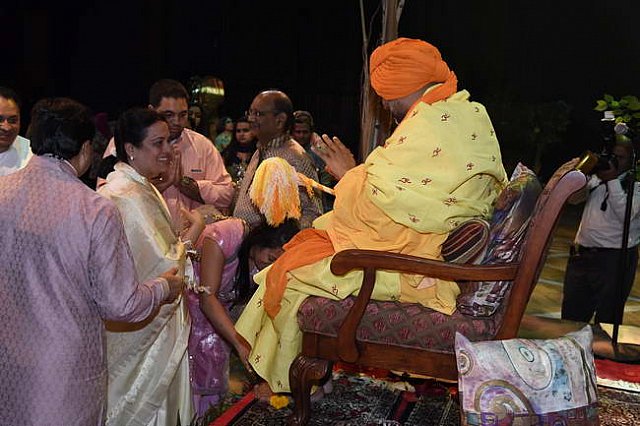 Gurudev1-7-12-14-8909-DDeRosaPhoto