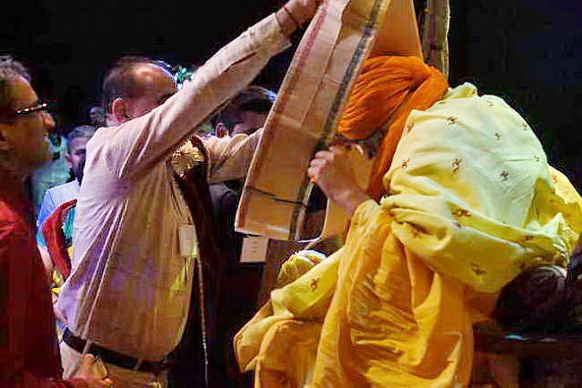 Gurudev1-7-12-14-8936-DDeRosaPhoto