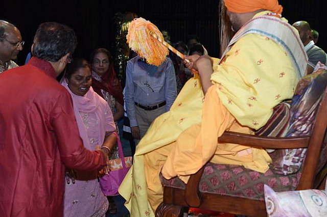 Gurudev1-7-12-14-8966-DDeRosaPhoto