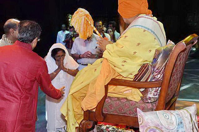 Gurudev1-7-12-14-8983-DDeRosaPhoto