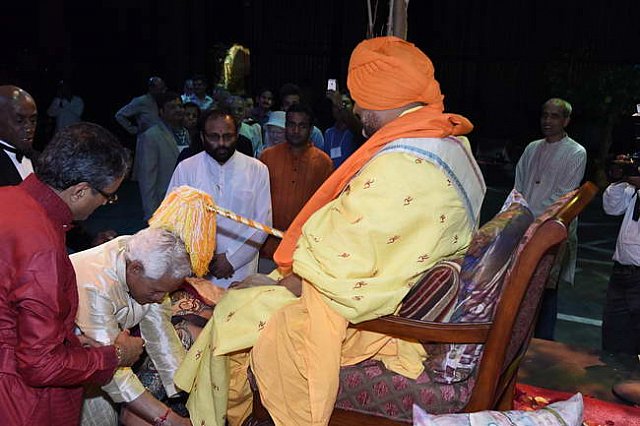 Gurudev1-7-12-14-9007-DDeRosaPhoto