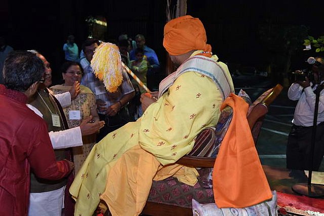 Gurudev1-7-12-14-9019-DDeRosaPhoto