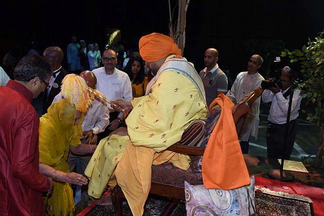 Gurudev1-7-12-14-9022-DDeRosaPhoto
