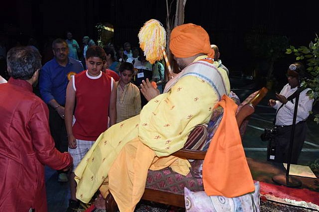 Gurudev1-7-12-14-9029-DDeRosaPhoto