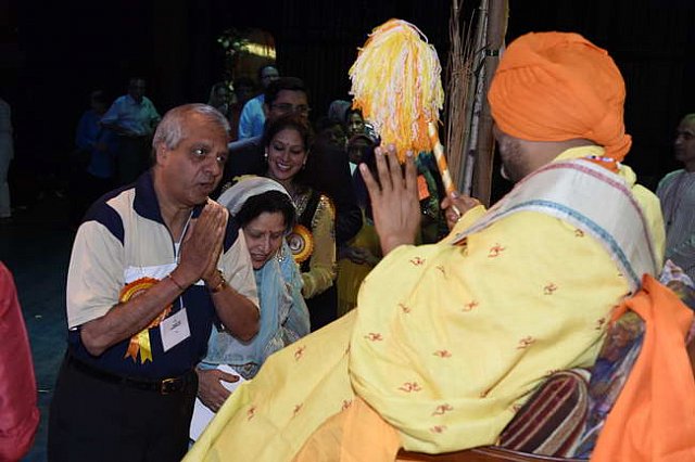 Gurudev1-7-12-14-9035-DDeRosaPhoto