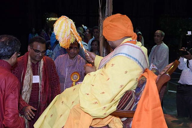 Gurudev1-7-12-14-9094-DDeRosaPhoto