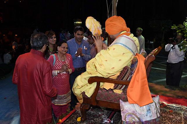 Gurudev1-7-12-14-9133-DDeRosaPhoto