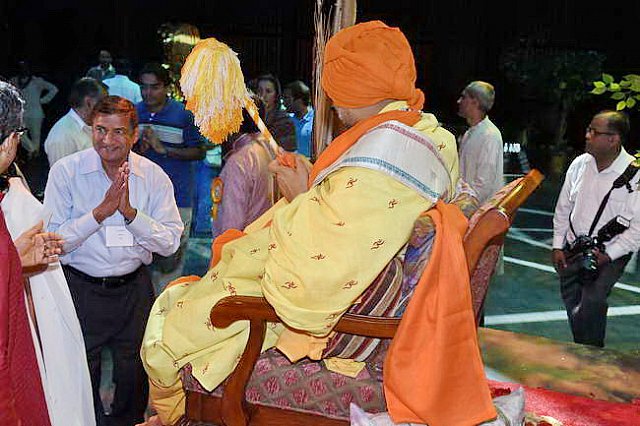 Gurudev1-7-12-14-9204-DDeRosaPhoto