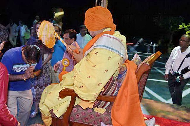 Gurudev1-7-12-14-9207-DDeRosaPhoto